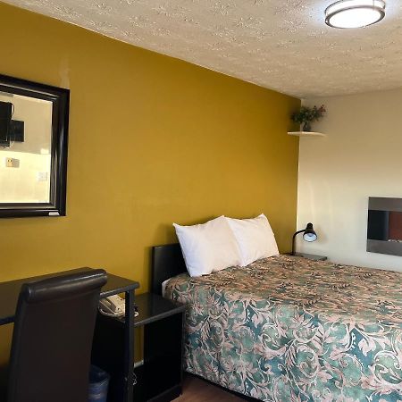 Old Mill Motel Blind River Екстер'єр фото