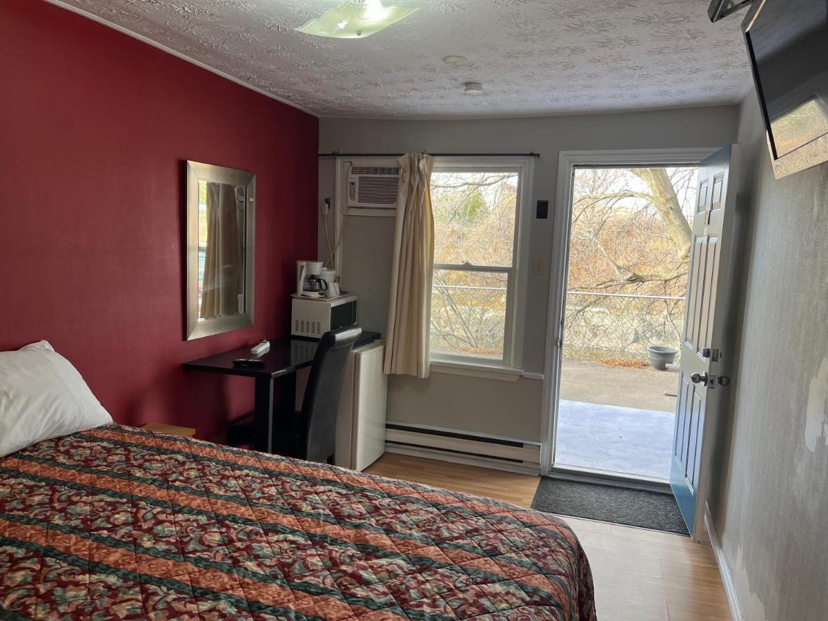 Old Mill Motel Blind River Екстер'єр фото