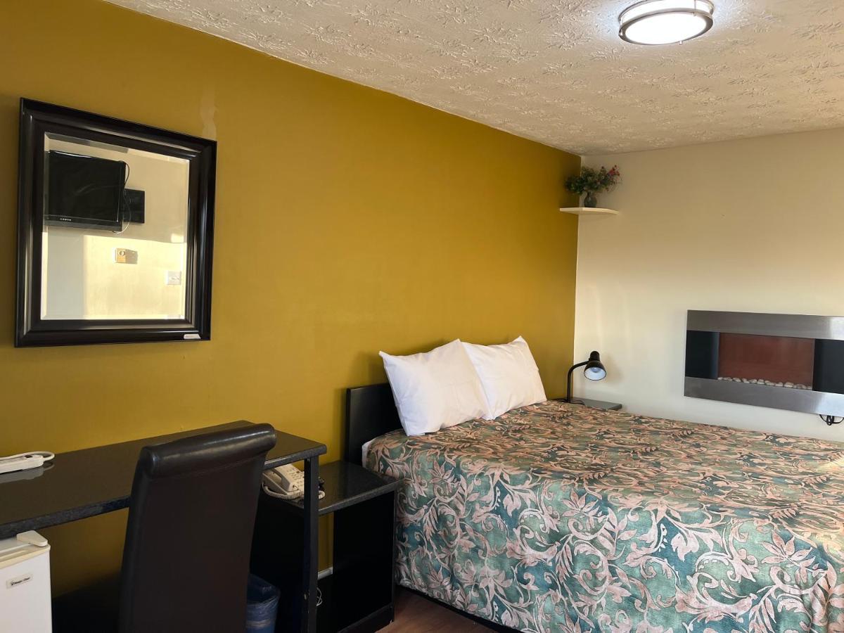 Old Mill Motel Blind River Екстер'єр фото