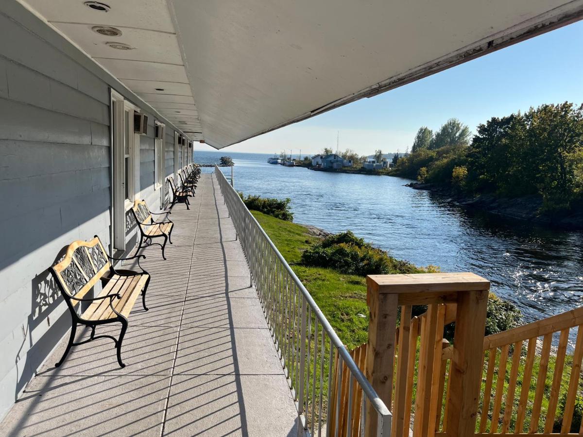 Old Mill Motel Blind River Екстер'єр фото