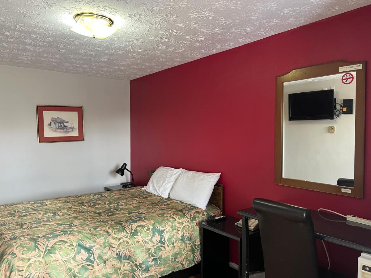 Old Mill Motel Blind River Екстер'єр фото