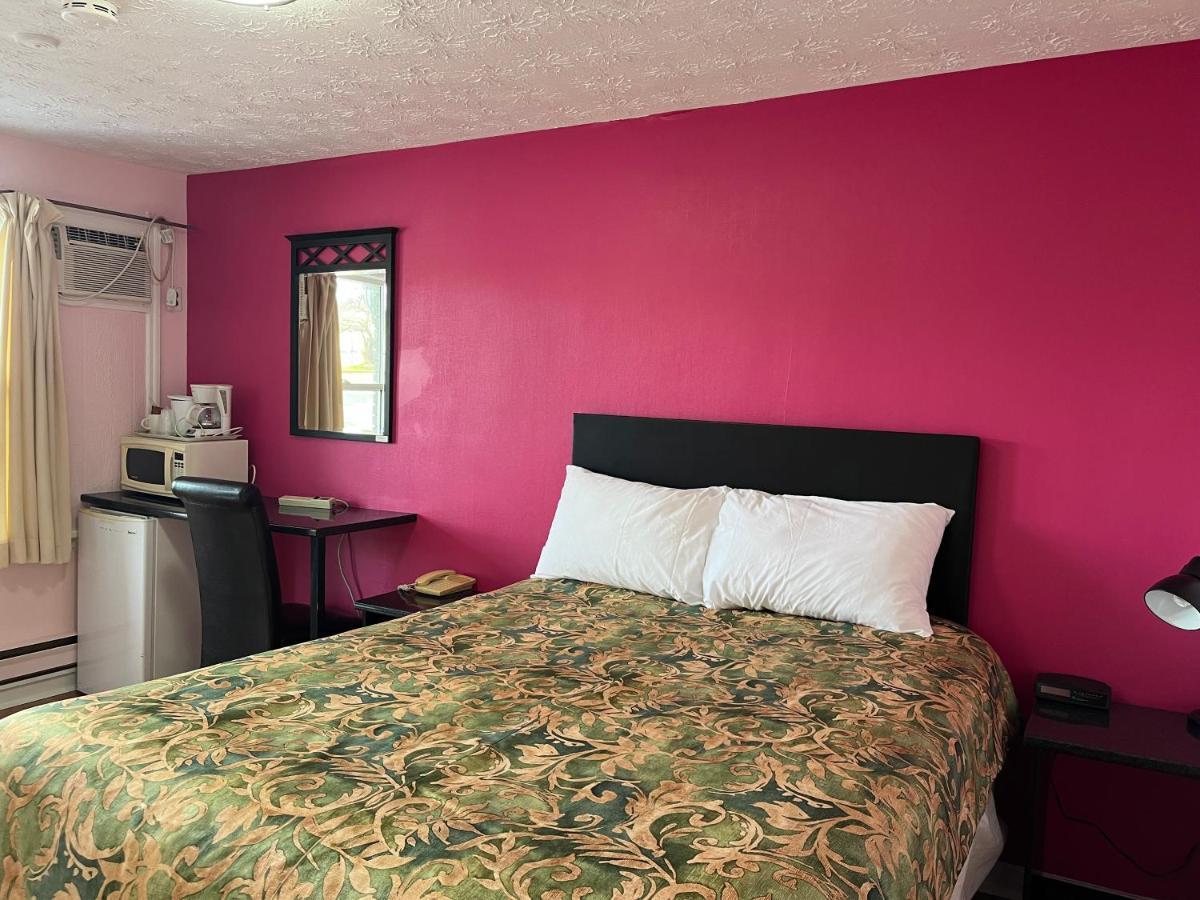 Old Mill Motel Blind River Екстер'єр фото