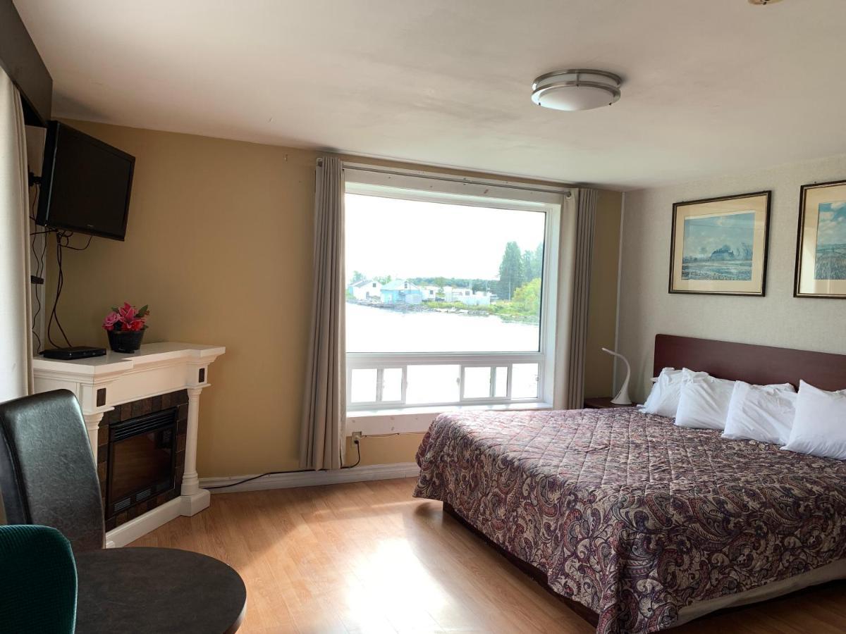 Old Mill Motel Blind River Екстер'єр фото