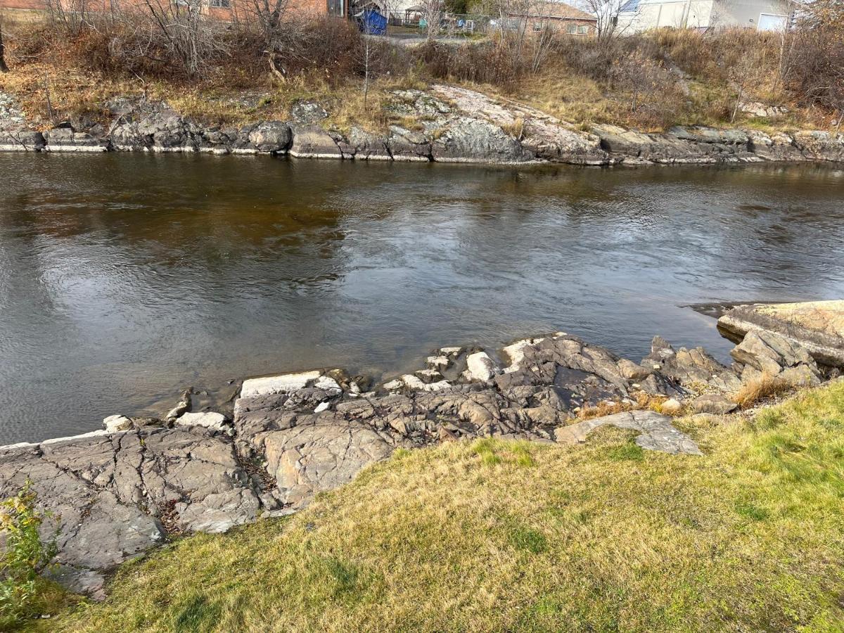 Old Mill Motel Blind River Екстер'єр фото