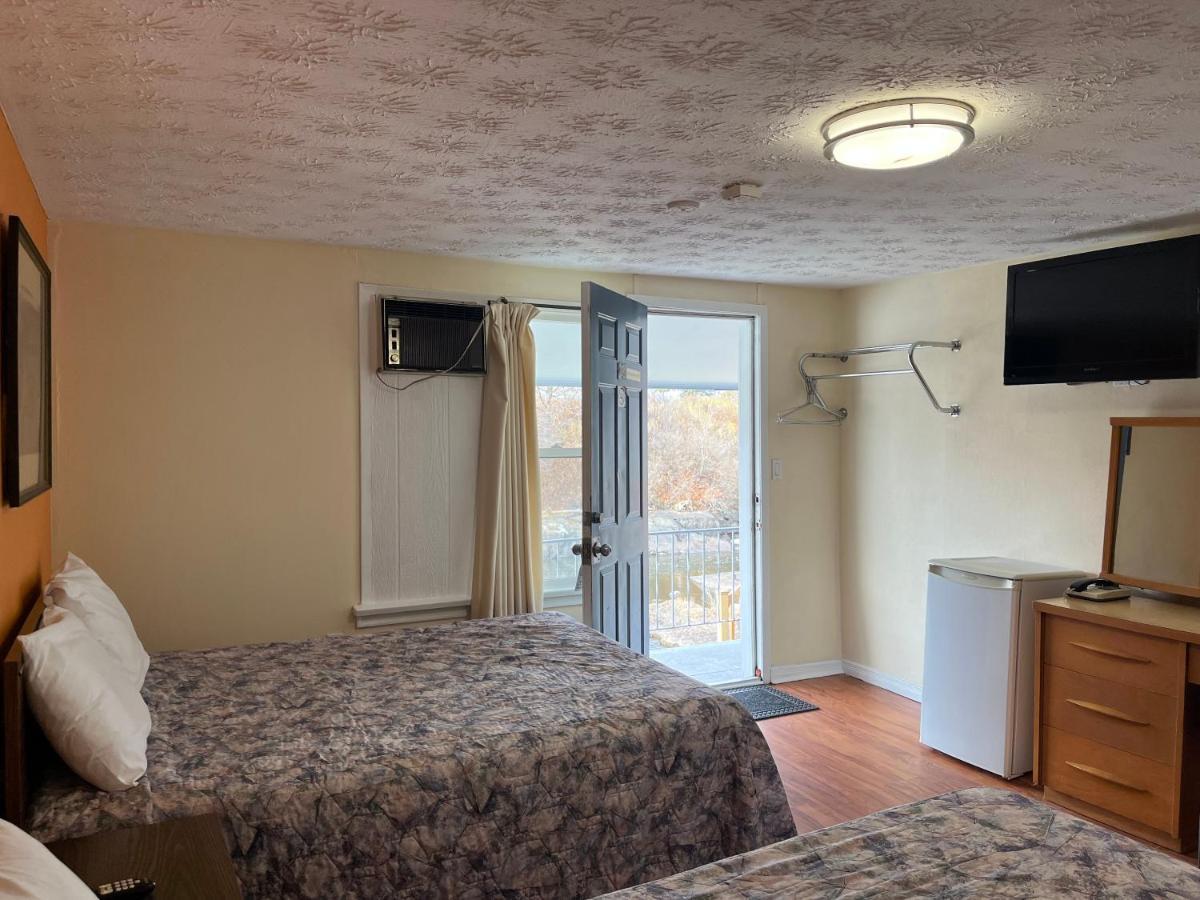 Old Mill Motel Blind River Екстер'єр фото