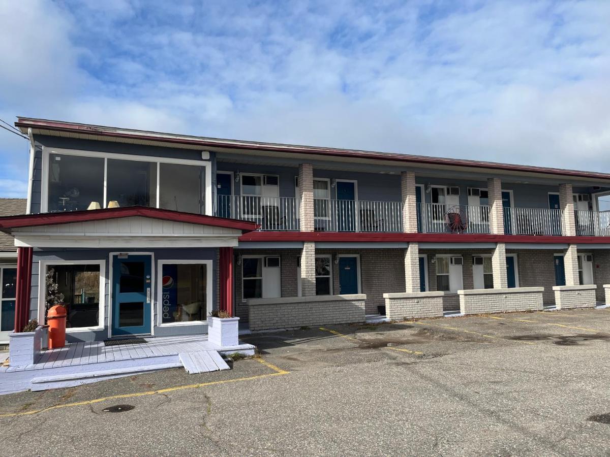 Old Mill Motel Blind River Екстер'єр фото