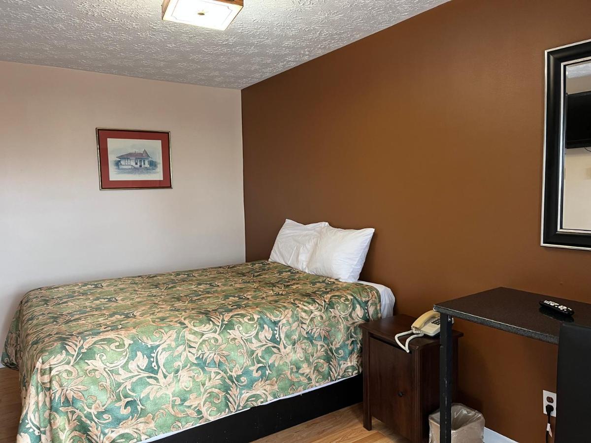 Old Mill Motel Blind River Екстер'єр фото