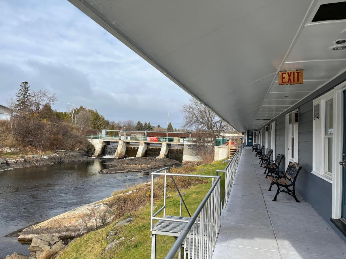 Old Mill Motel Blind River Екстер'єр фото