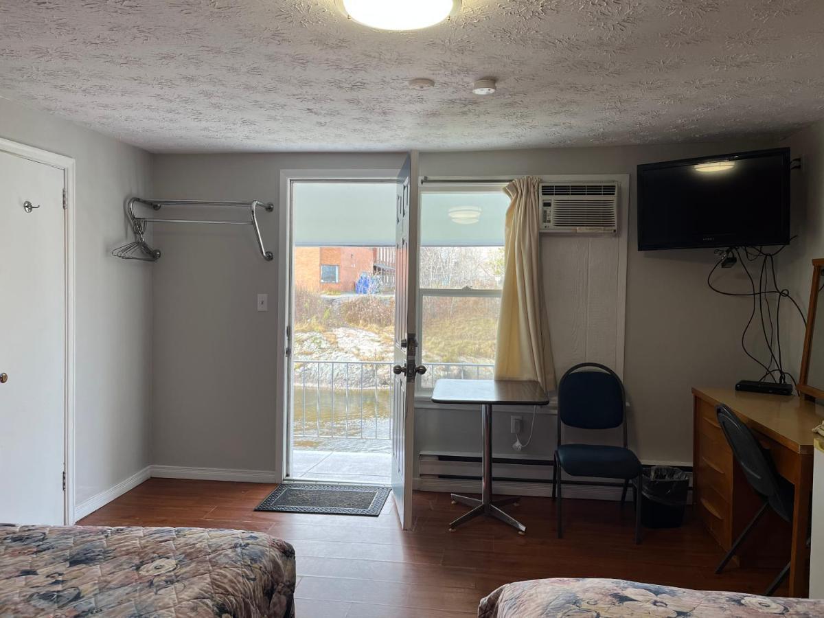 Old Mill Motel Blind River Екстер'єр фото