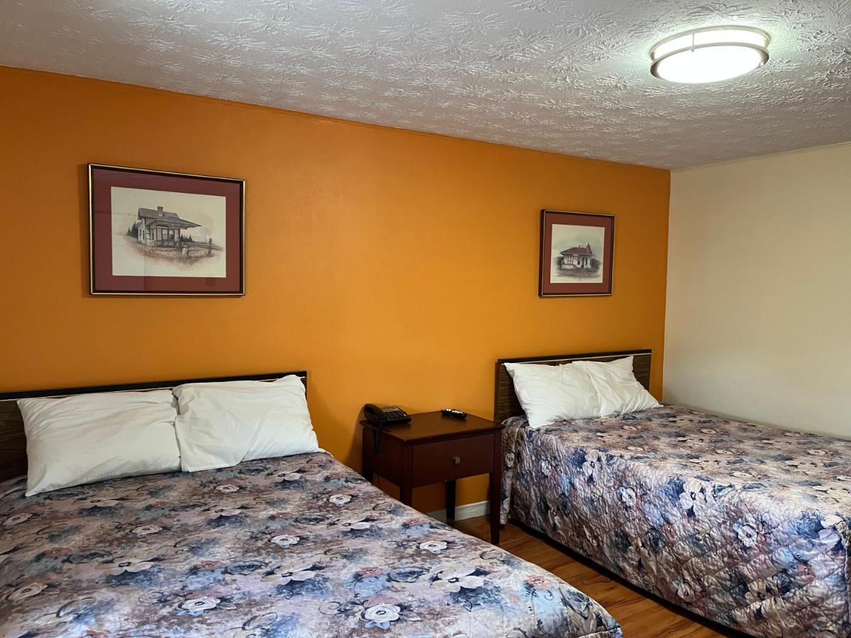 Old Mill Motel Blind River Екстер'єр фото