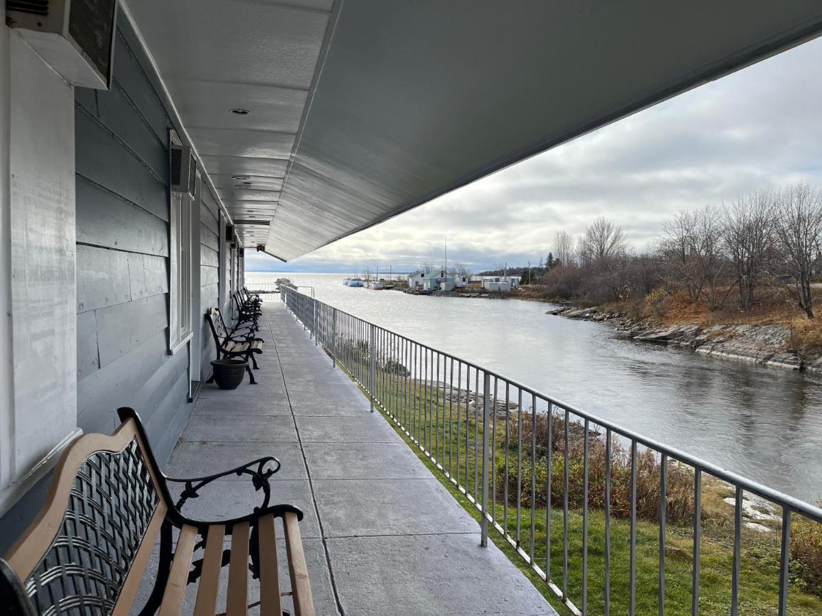 Old Mill Motel Blind River Екстер'єр фото