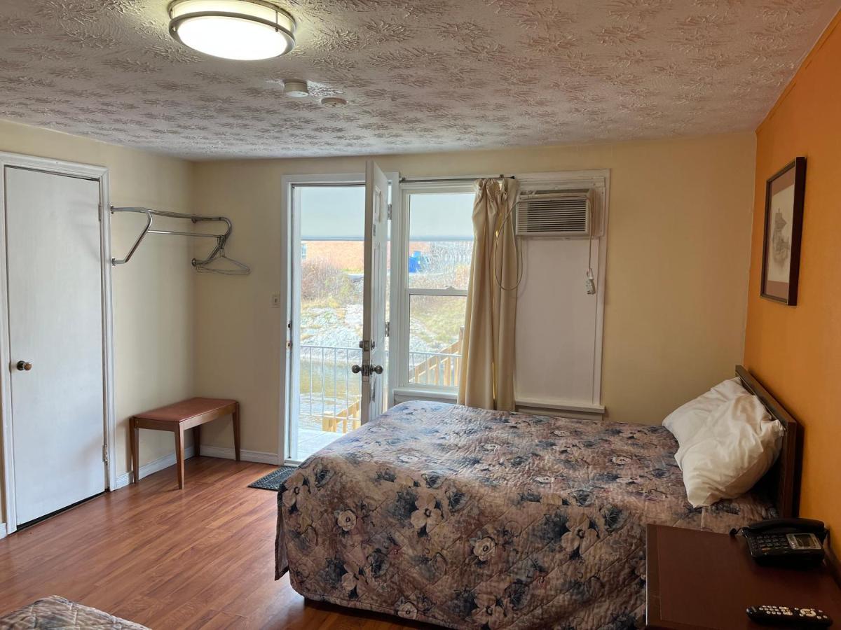 Old Mill Motel Blind River Екстер'єр фото