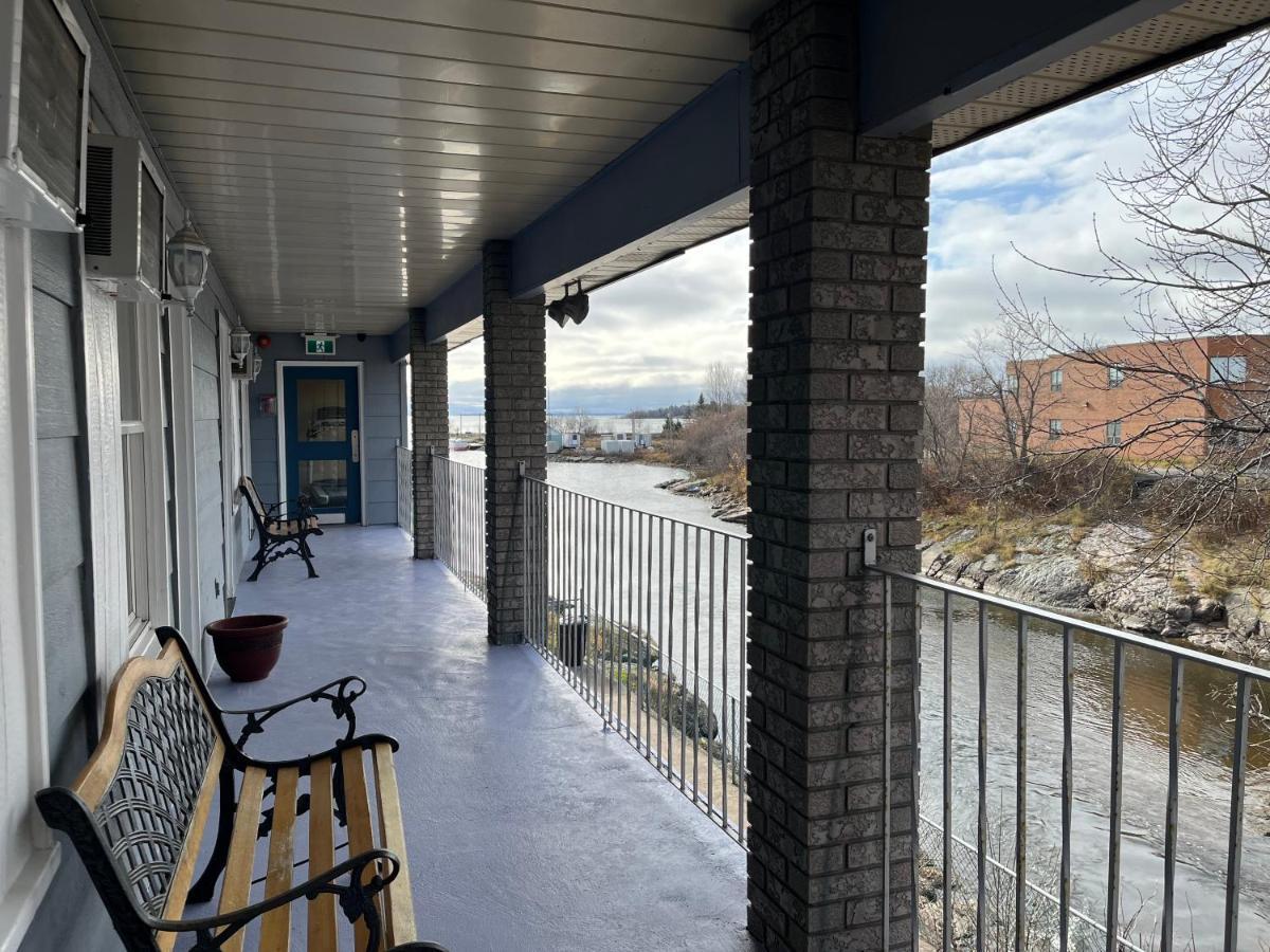 Old Mill Motel Blind River Екстер'єр фото